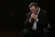 算命最准特斯拉股价收涨超3%：特朗普无意沟通，马斯克父亲劝儿子低头