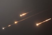 算命最准伊朗以导弹齐射回应以色列的大规模袭击